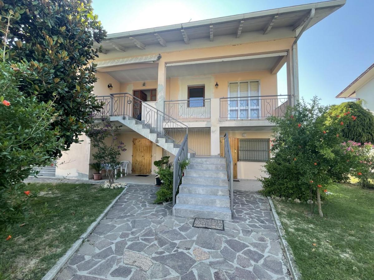 Oasi Di Relax Apartment Santa Maria di Scacciano Екстериор снимка